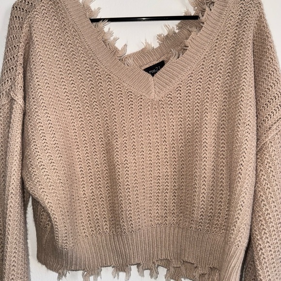 Frayed Hem Beige Sweater - Picture 2 of 5